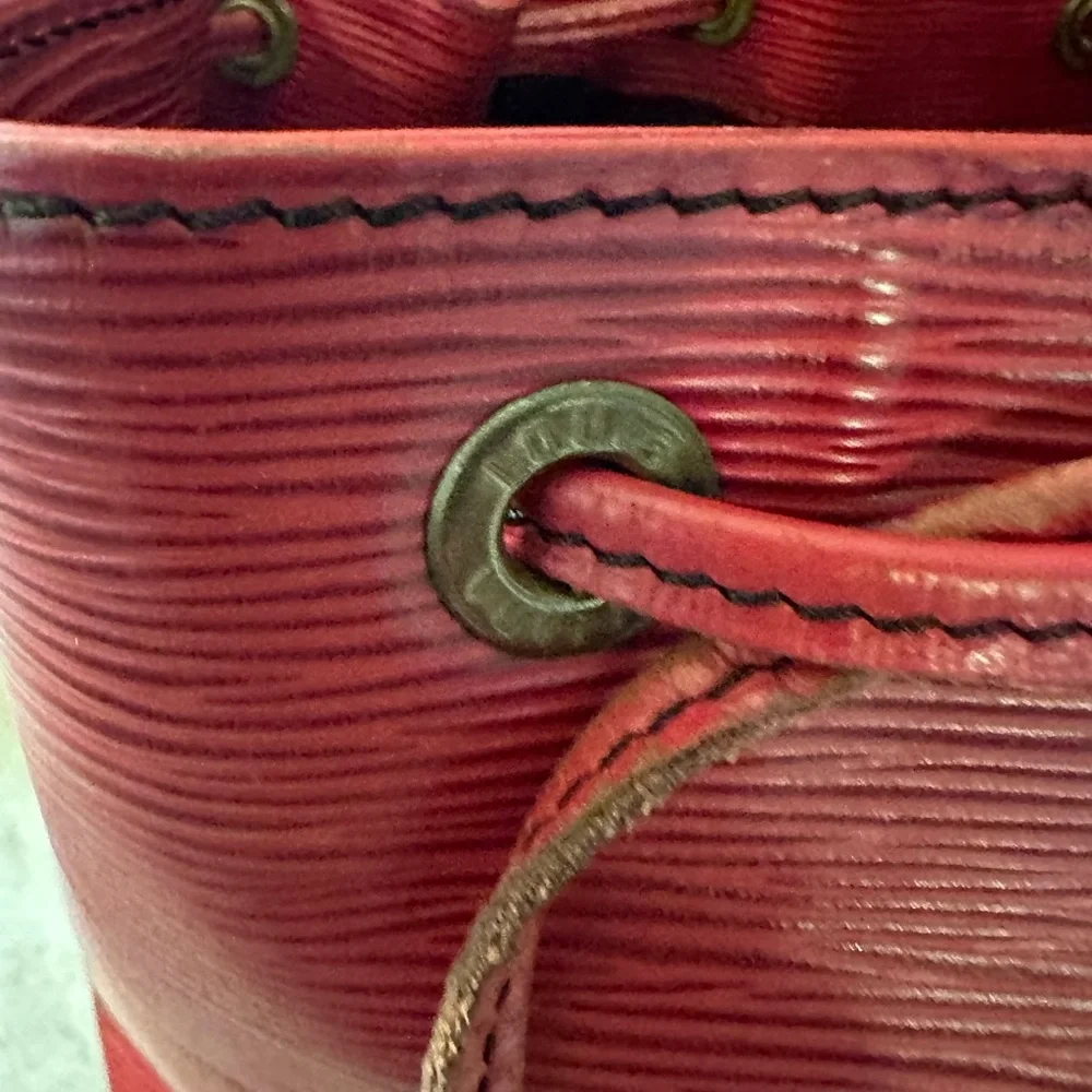 🌸🌸🌸Authentic Louis Vuitton Leather LV Petit Noe Red Epi - Picture 7 of 12